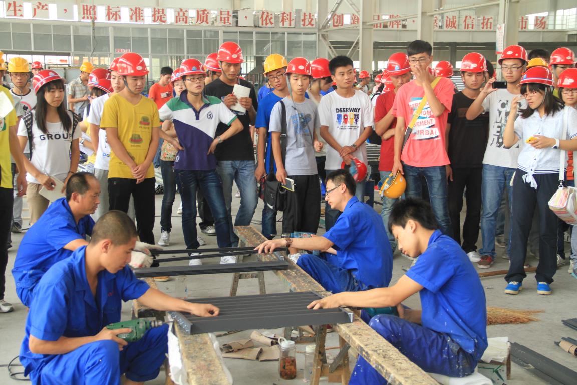 July 2013, Teachers and students from Yantai University visit Feilong Group